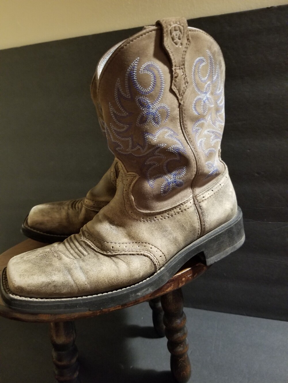 Ariat Fatboys Squaretoe Distressed Brown Blue Embroider Cowboy Western Boots 9B